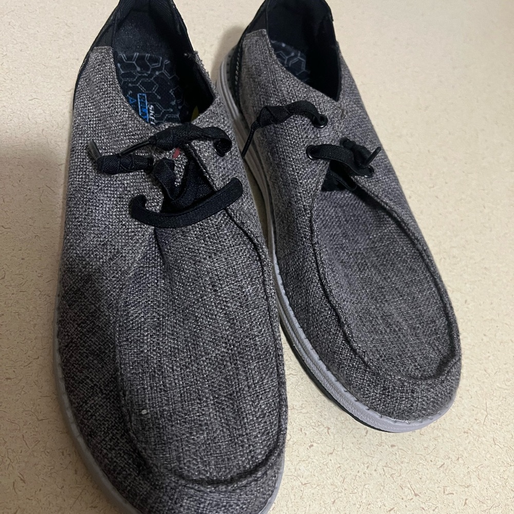 Skechers Men's Black and Gray Loafers